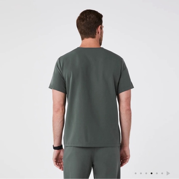 NWOT FIGS Leon Three-Pocket Scrub Top Sz L - Picture 9 of 12